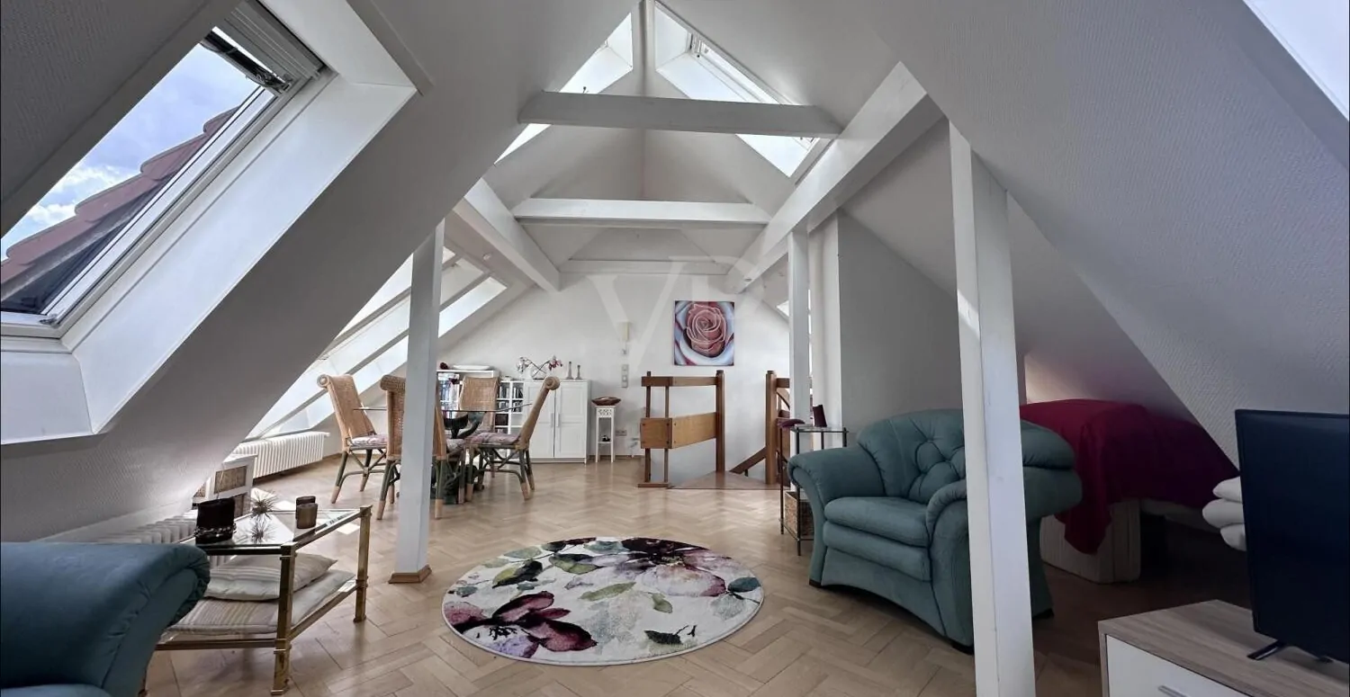 Charmante Doppelhaushälfte mit großzügigem Garten und ausgebautem Dachgeschoss