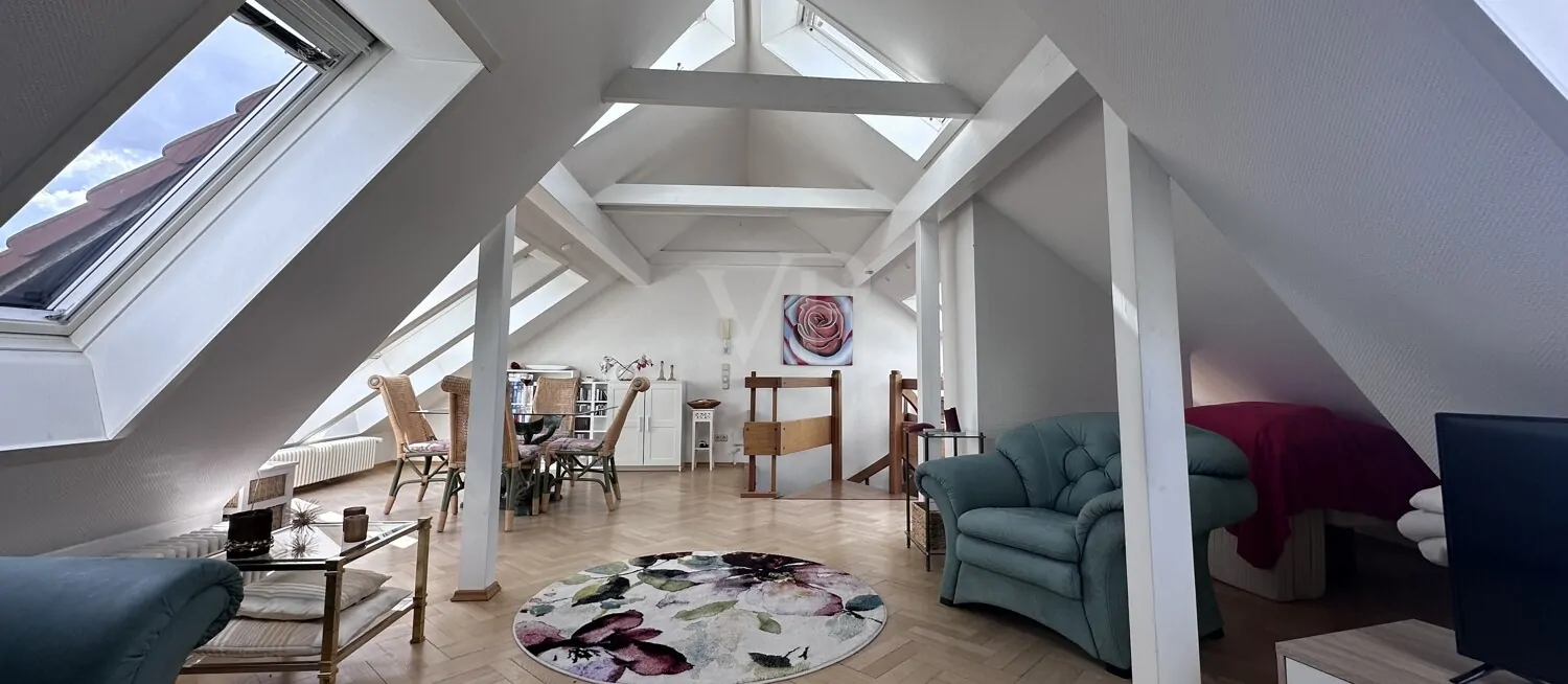 Charmante Doppelhaushälfte mit großzügigem Garten und ausgebautem Dachgeschoss