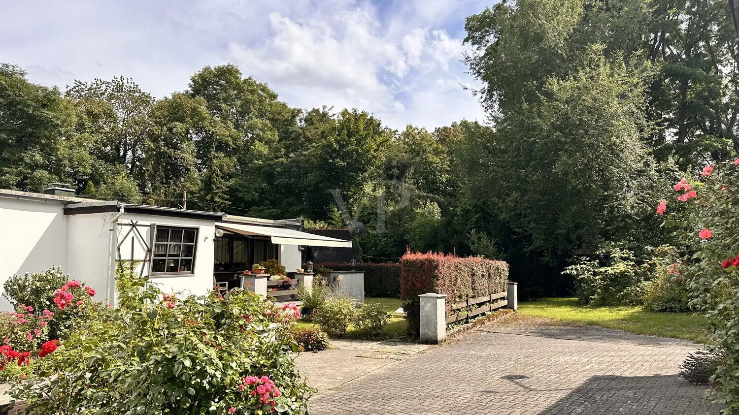 Charming sense of space with a sunny garden in a well-maintained semi-detached house