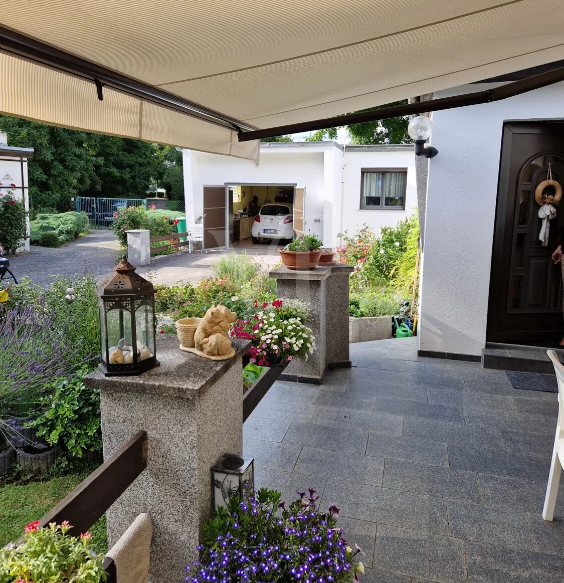 Charmantes Raumgefühl mit sonnigem Garten in gepflegter Doppelhaushälfte