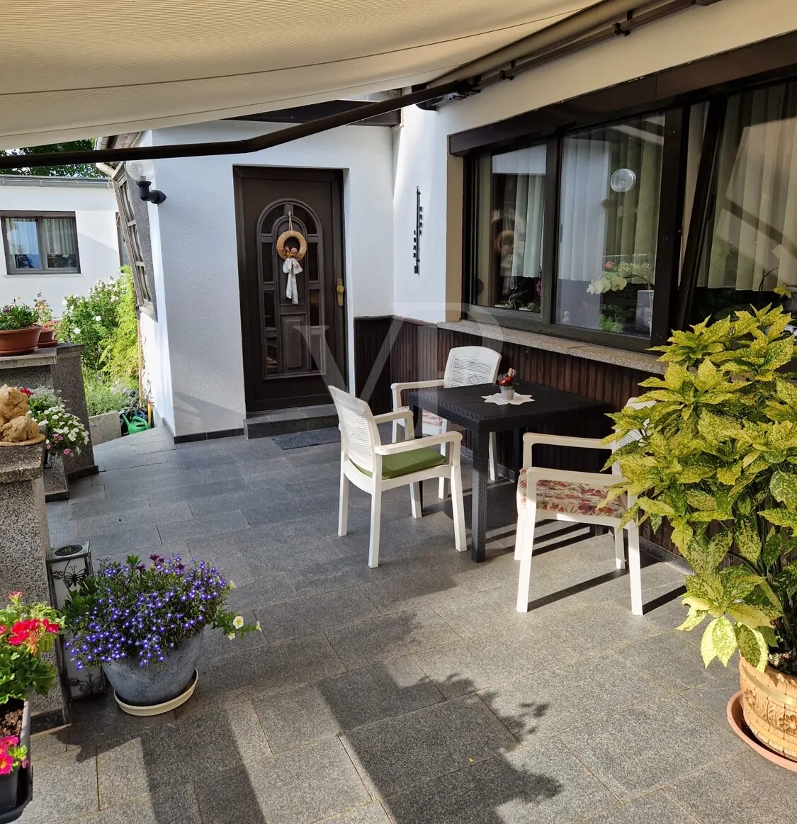 Charmantes Raumgefühl mit sonnigem Garten in gepflegter Doppelhaushälfte