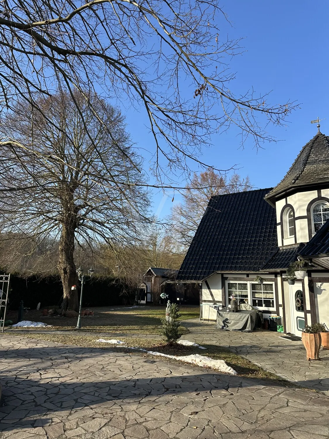 Wohnen auf höchstem Niveau: Modernes, exklusives Einfamilienhaus mit Pool, Sauna & Wintergarten