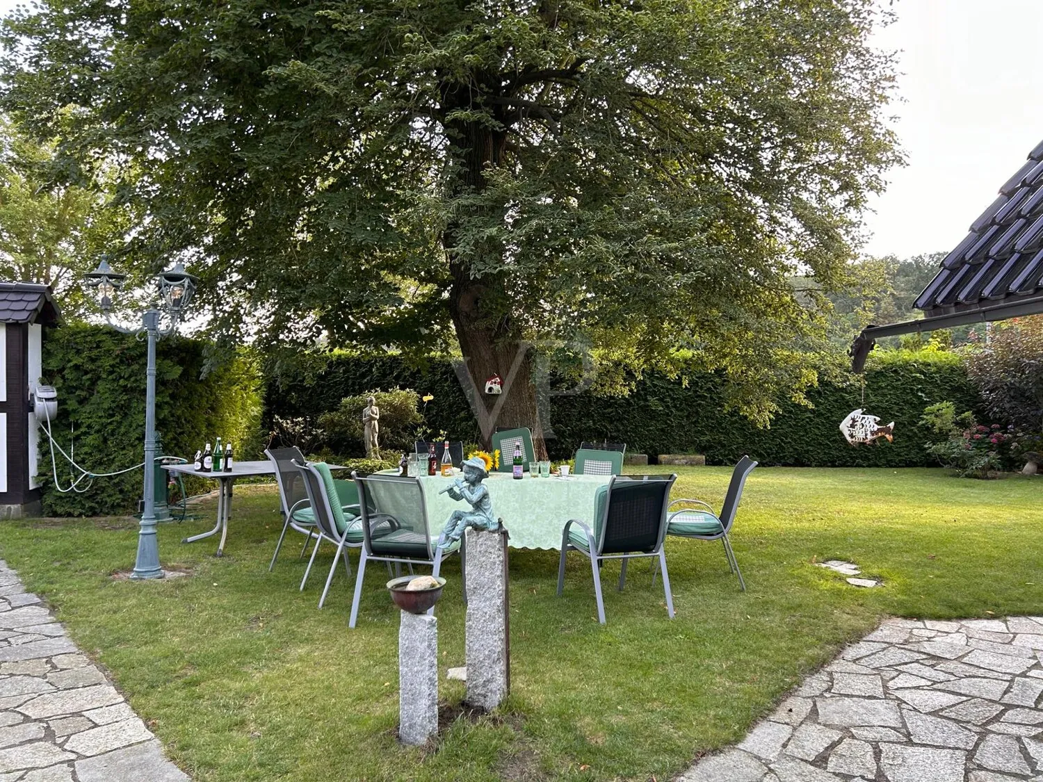 Wohnen auf höchstem Niveau: Modernes, exklusives Einfamilienhaus mit Pool, Sauna & Wintergarten