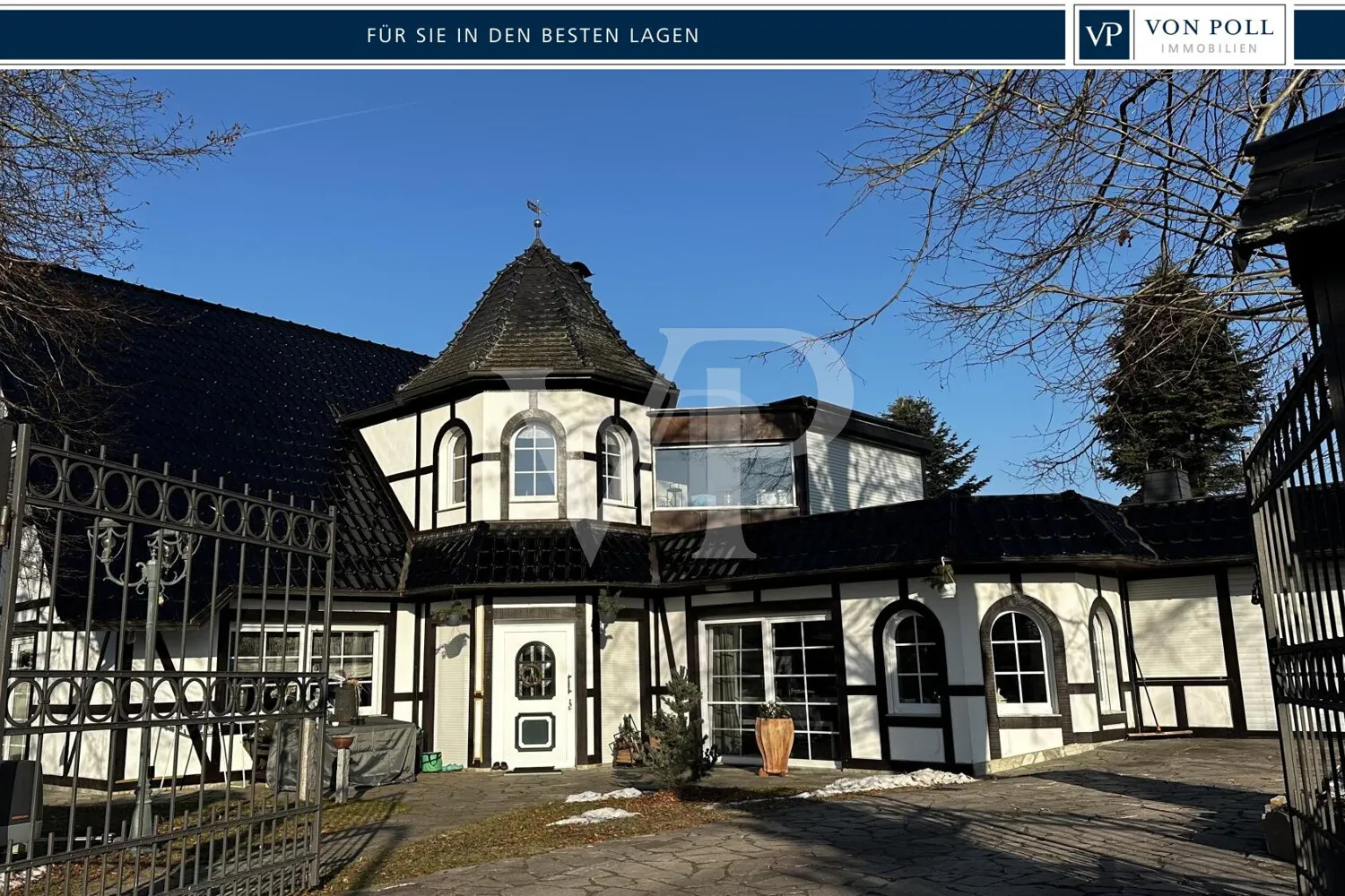 Wohnen auf höchstem Niveau: Modernes, exklusives Einfamilienhaus mit Pool, Sauna & Wintergarten