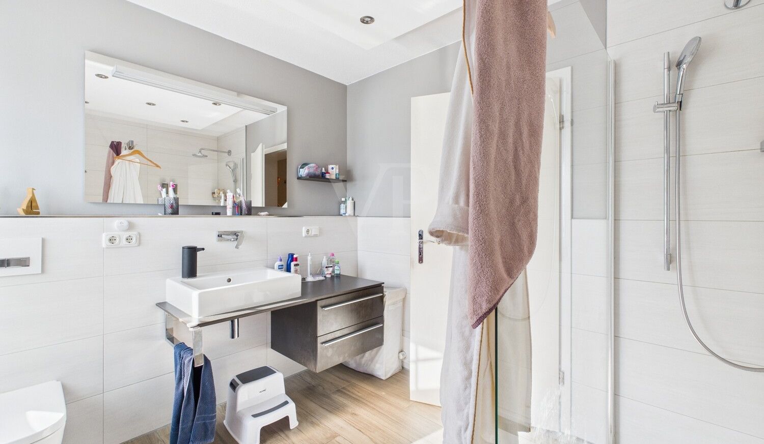 *Badezimmer DG