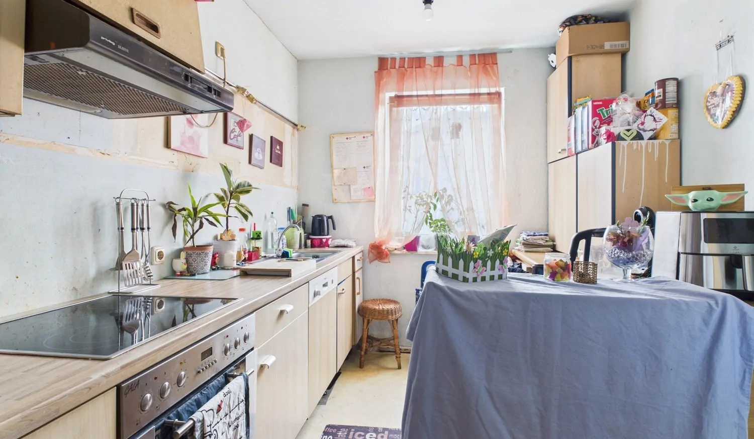 Unsanierte Haushälfte rechts: Küche OG