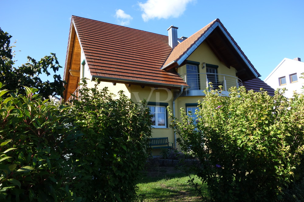 Vor dem Haus
