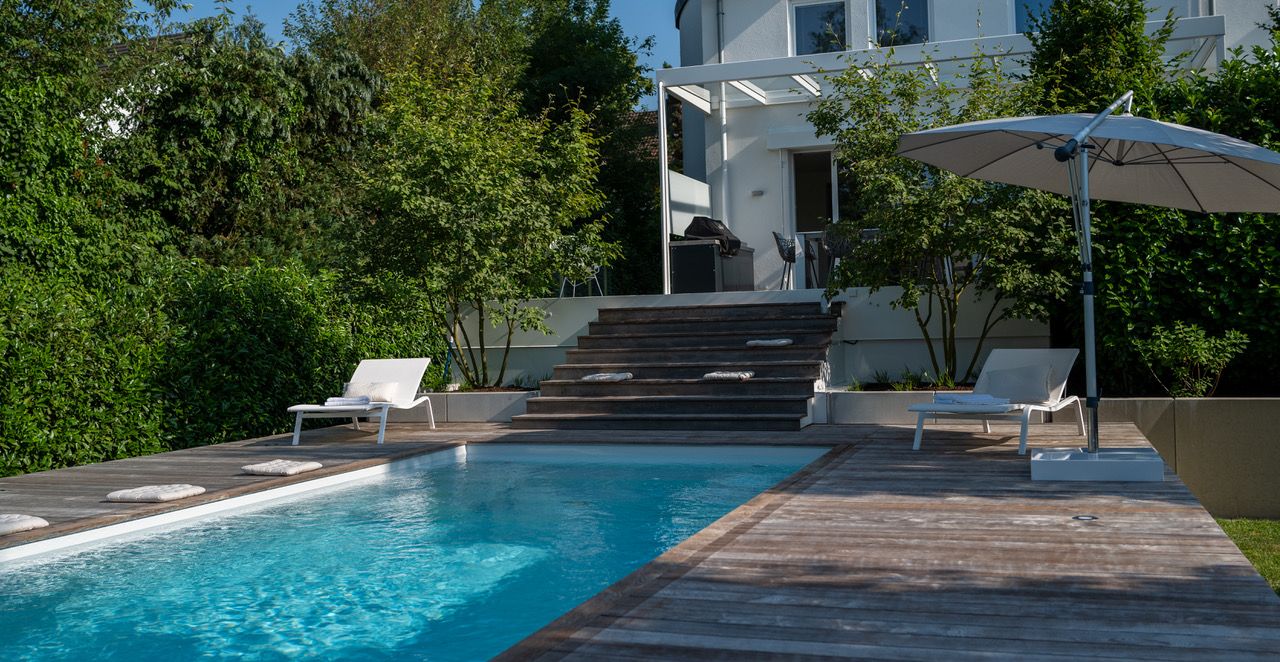 Pool mit Liegefläche