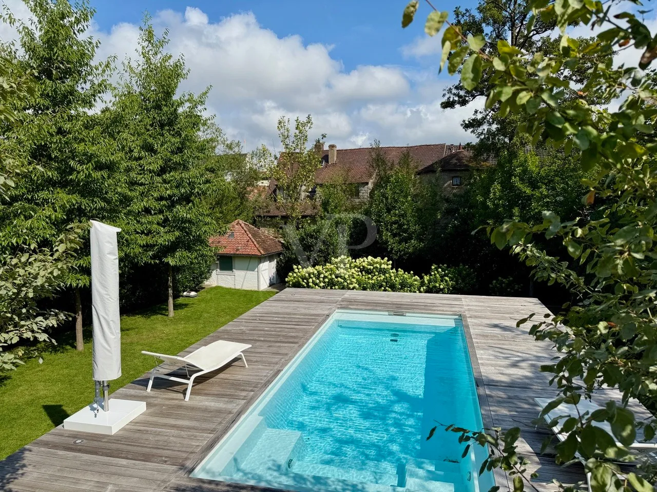 Pool mit Garten