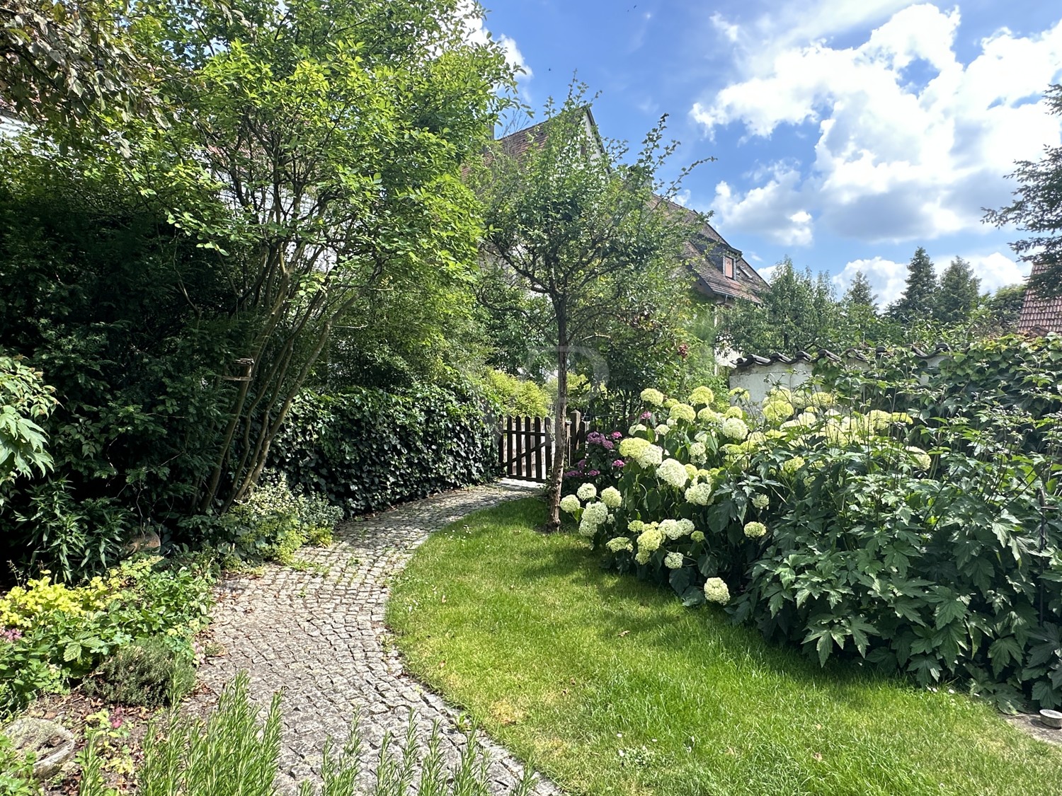 Gartengrundstück mit Zugang