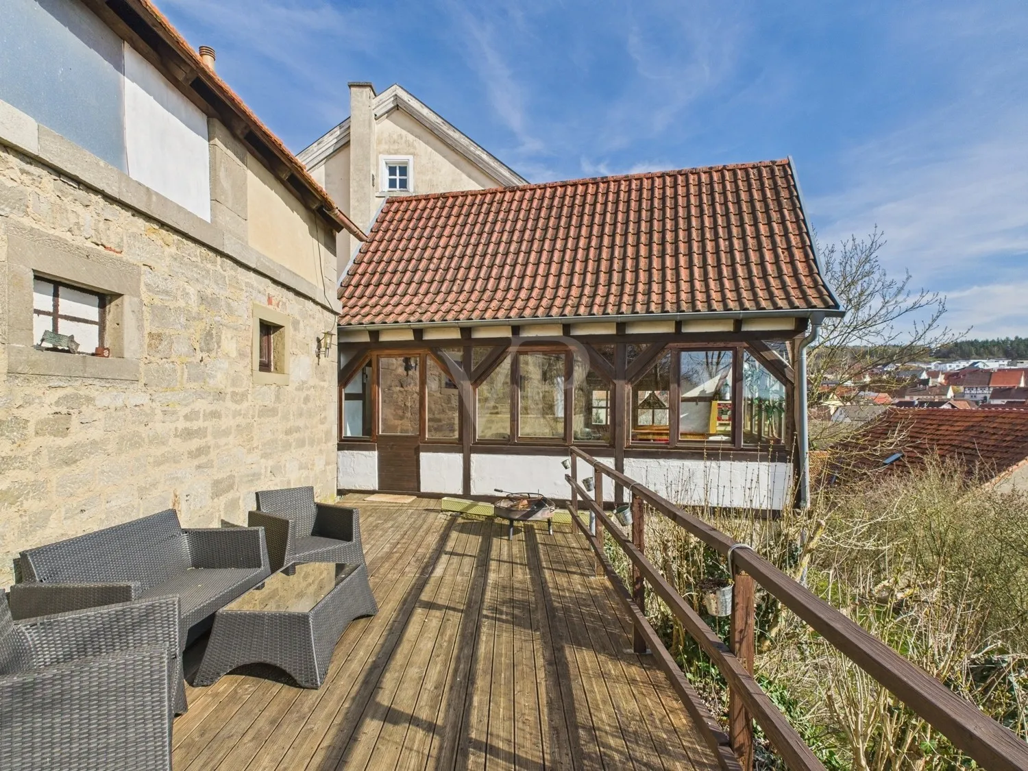 Terrasse mit Scheune/ Partyraum