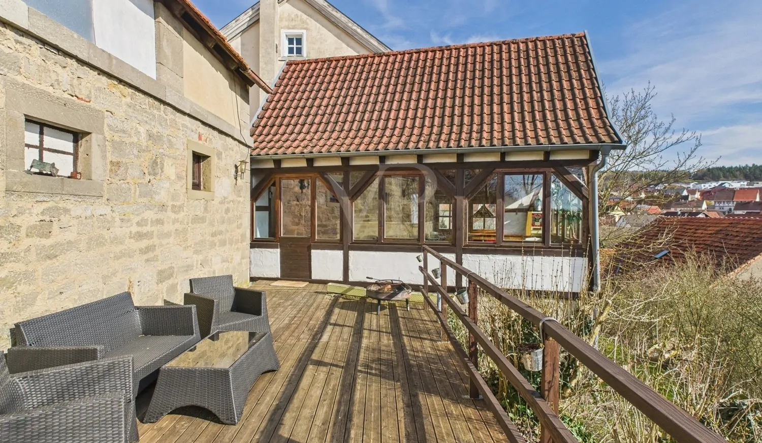 Terrasse mit Scheune/ Partyraum