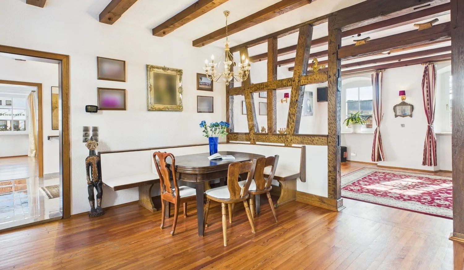 Wohn- Essbereich mit Blick in die Diele