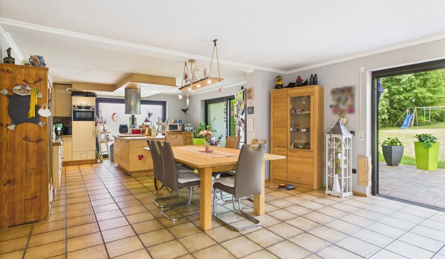 Küche mit Essbereich