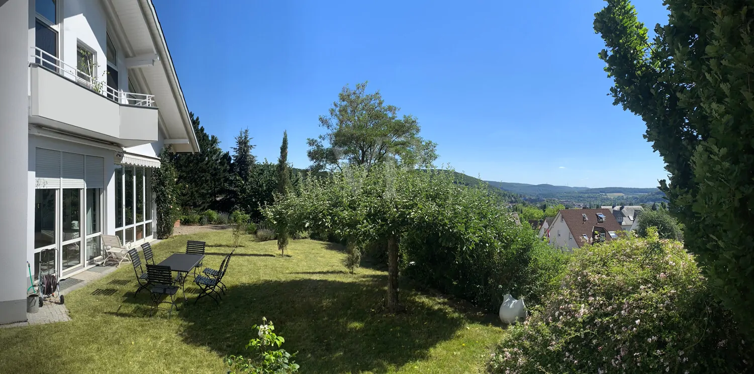 Seitenansicht mit Garten