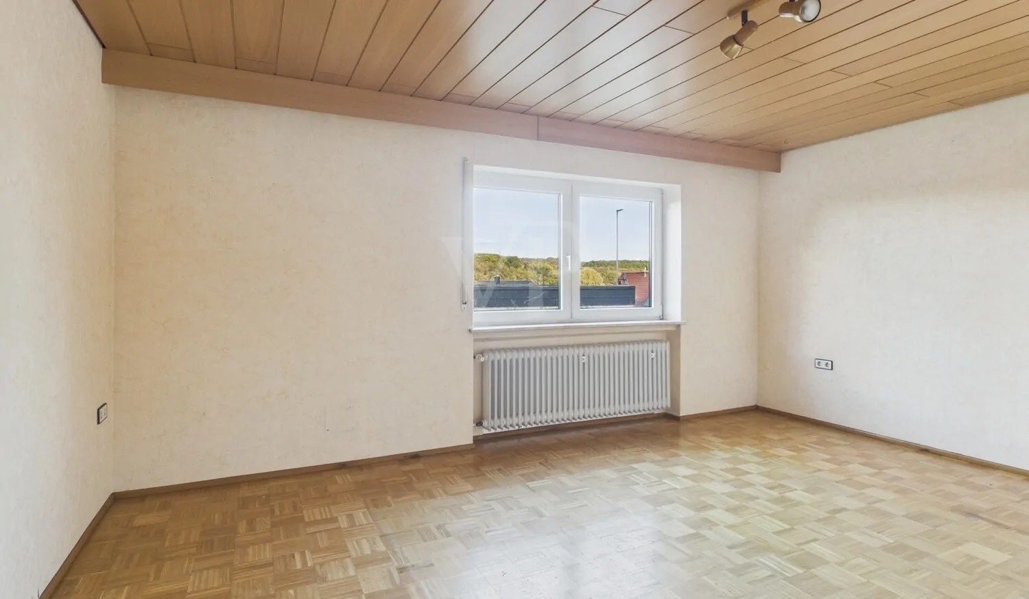 Zimmer 1 (mit Küchenanschlüssen) KG