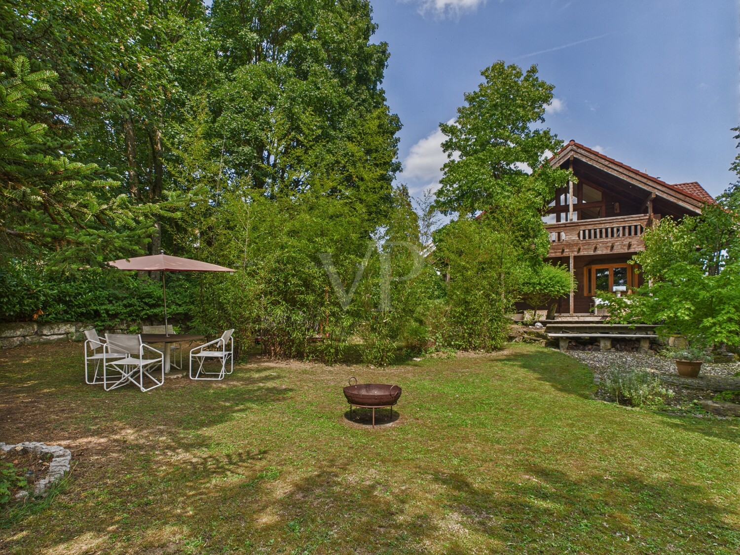 Garten mit Blick zum Haupthaus
