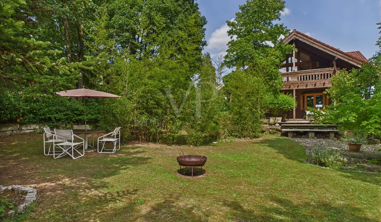 Garten mit Blick zum Haupthaus