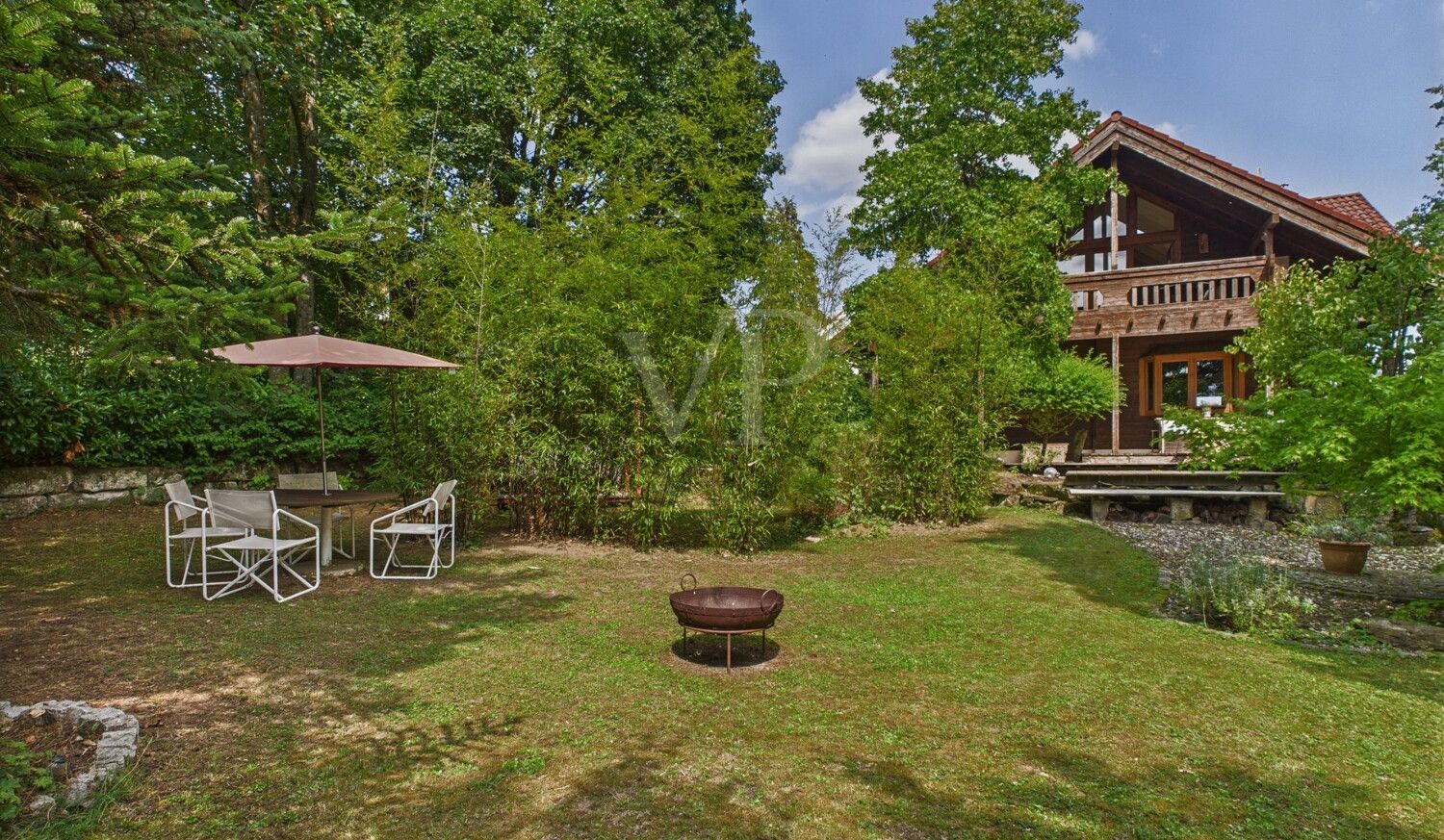 Garten mit Blick zum Haupthaus