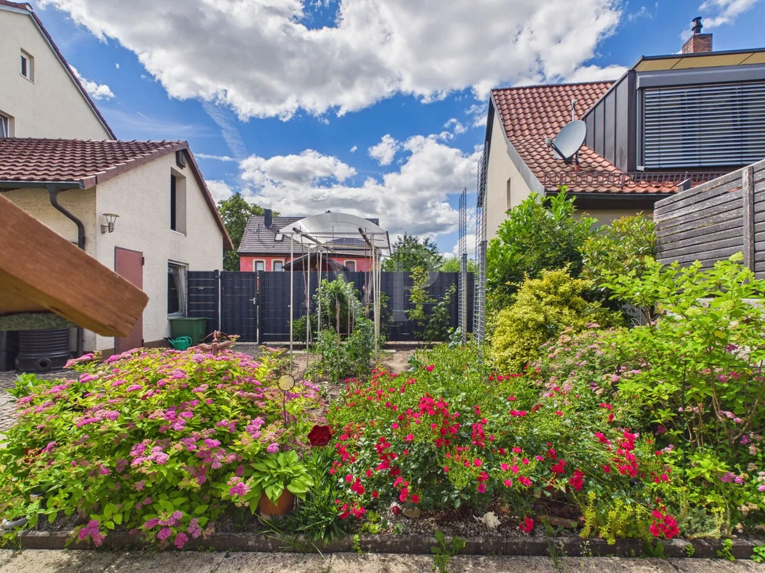 Denkmalgeschütztes EFH mit schönem Garten, Garage und Stellplätzen im Herzen der Stadt