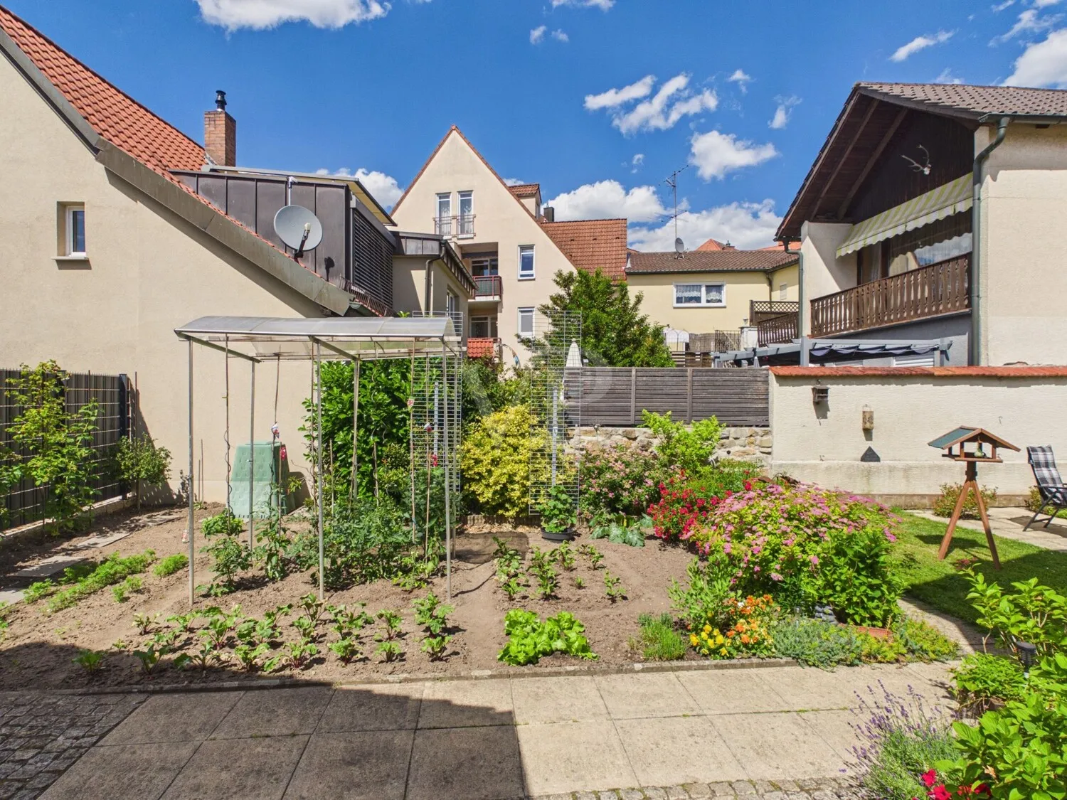 Denkmalgeschütztes EFH mit schönem Garten, Garage und Stellplätzen im Herzen der Stadt