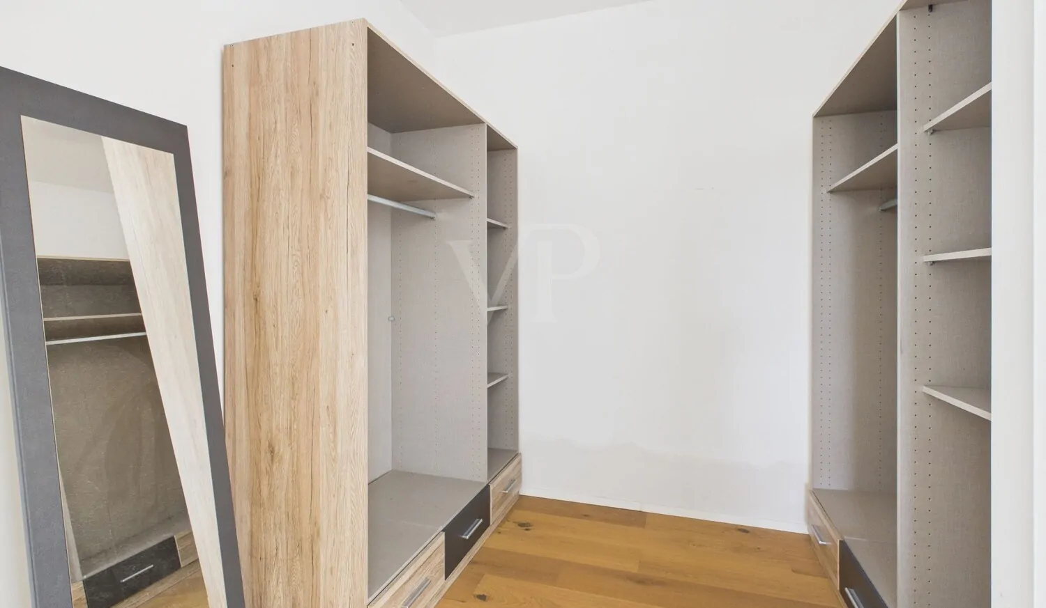 Ankleidbereich im Schlafzimmer