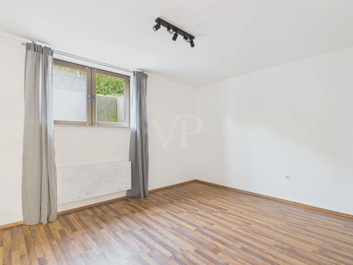Kinderzimmer/ Büro EG