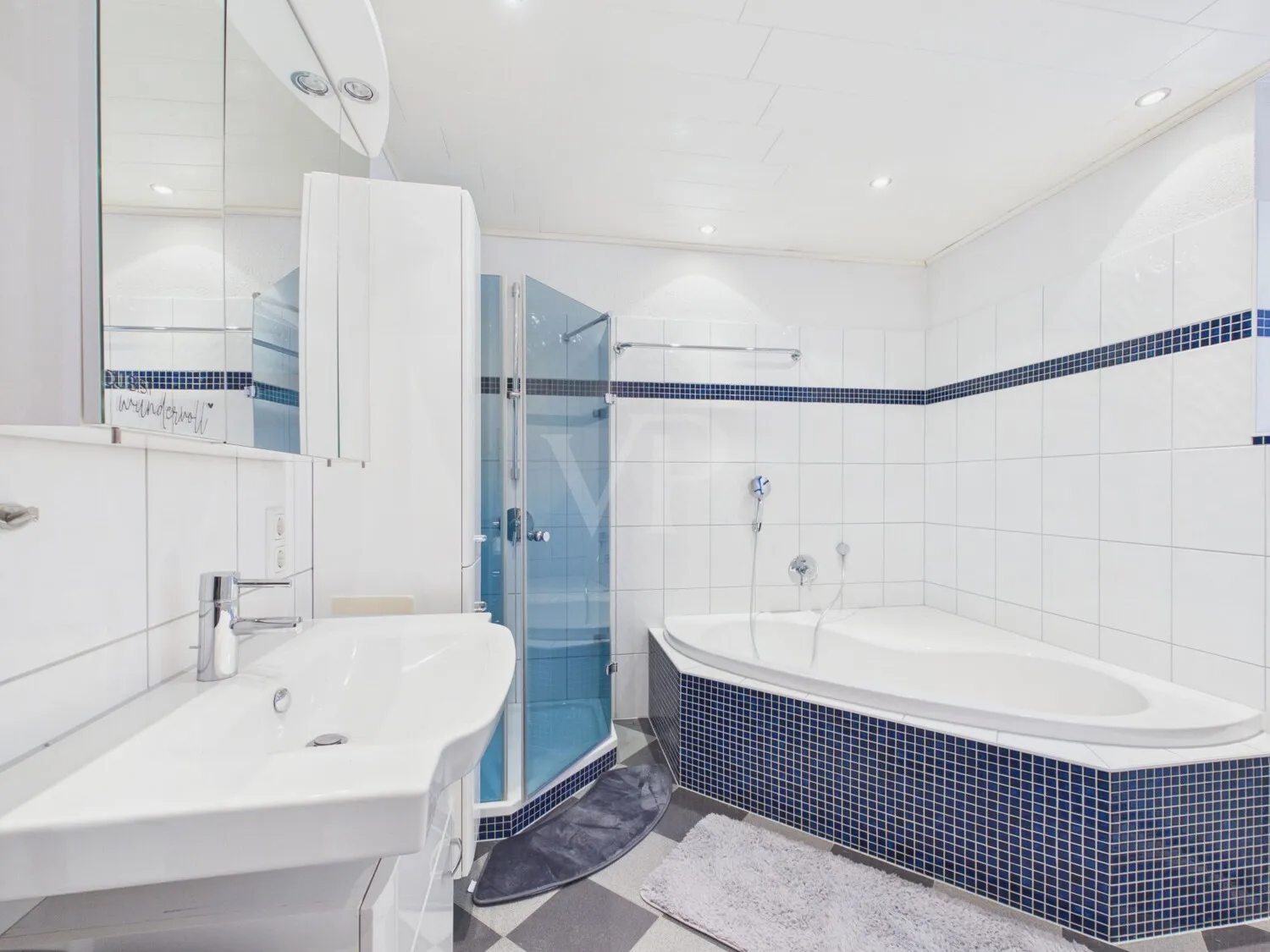 Badezimmer EG