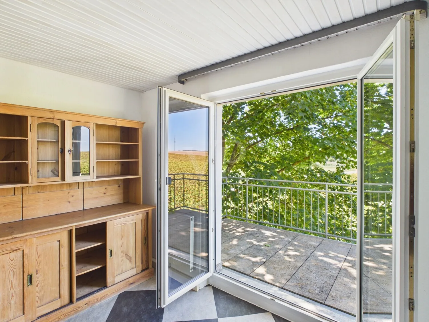 Küche mit Balkon