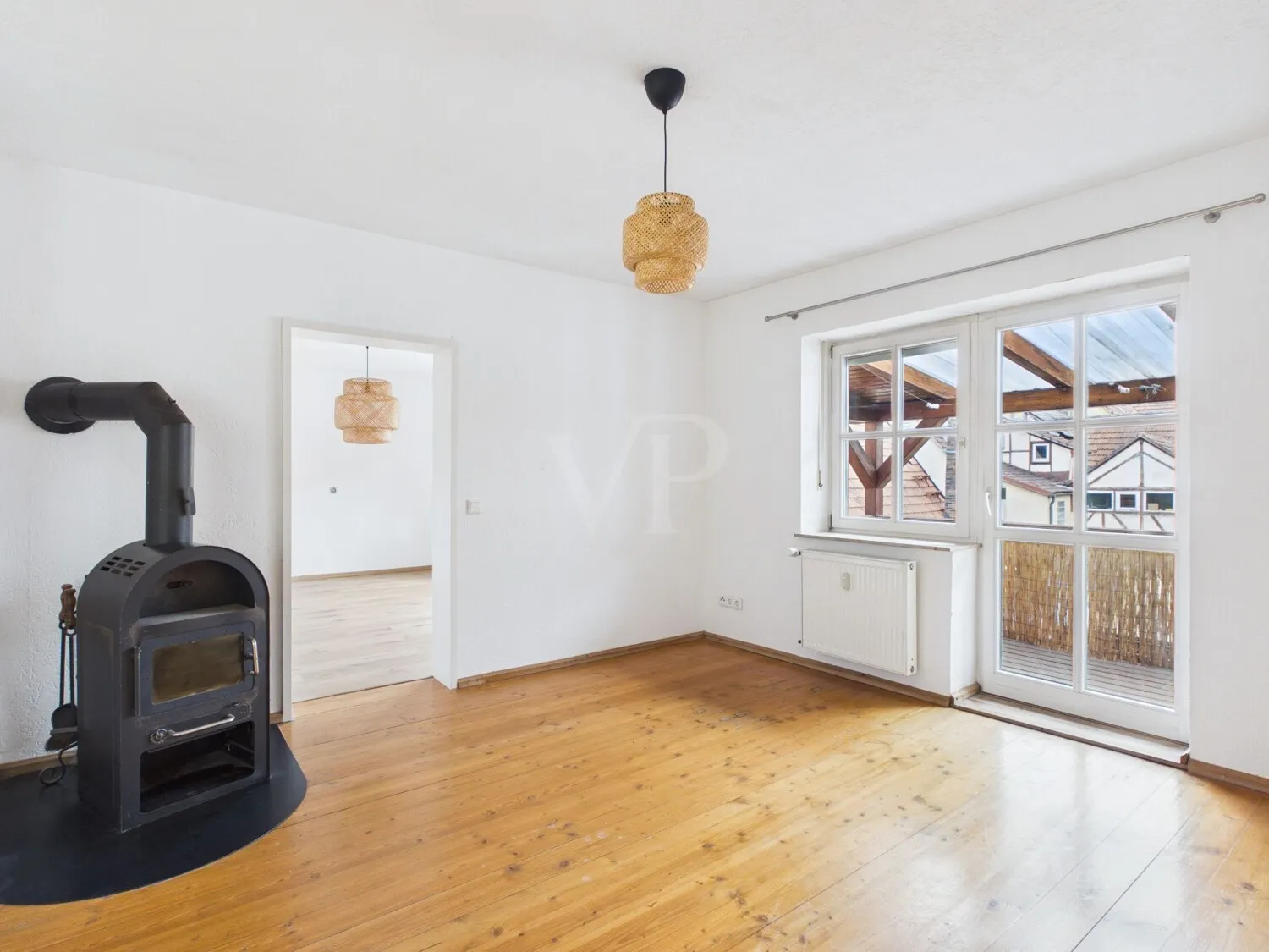 Wohnzimmer mit Balkon
