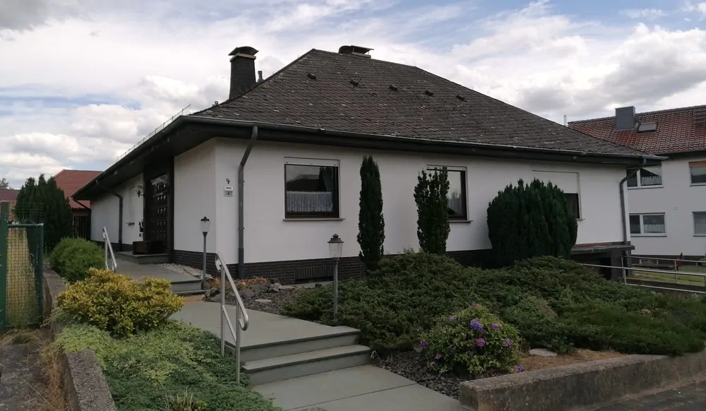 Hausansicht mit Haustür