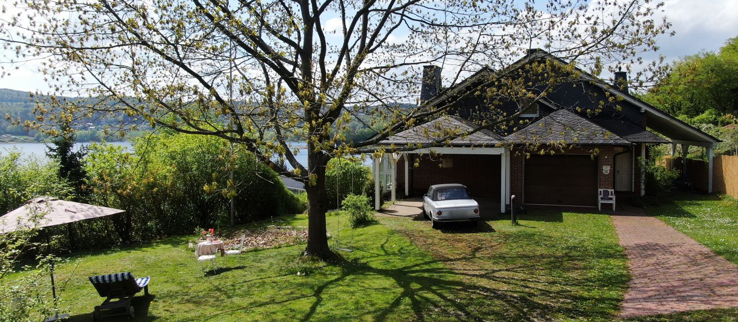 Ostseite - Carport und Garage