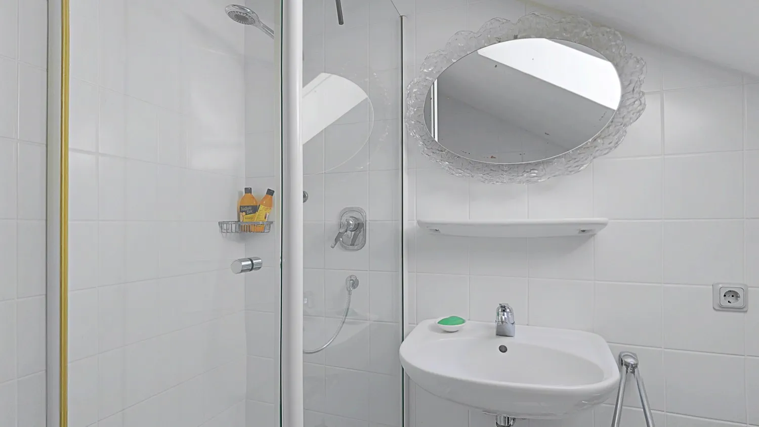 OG - Badezimmer mit Dusche