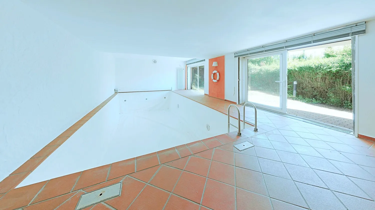 UG - Schwimmbad