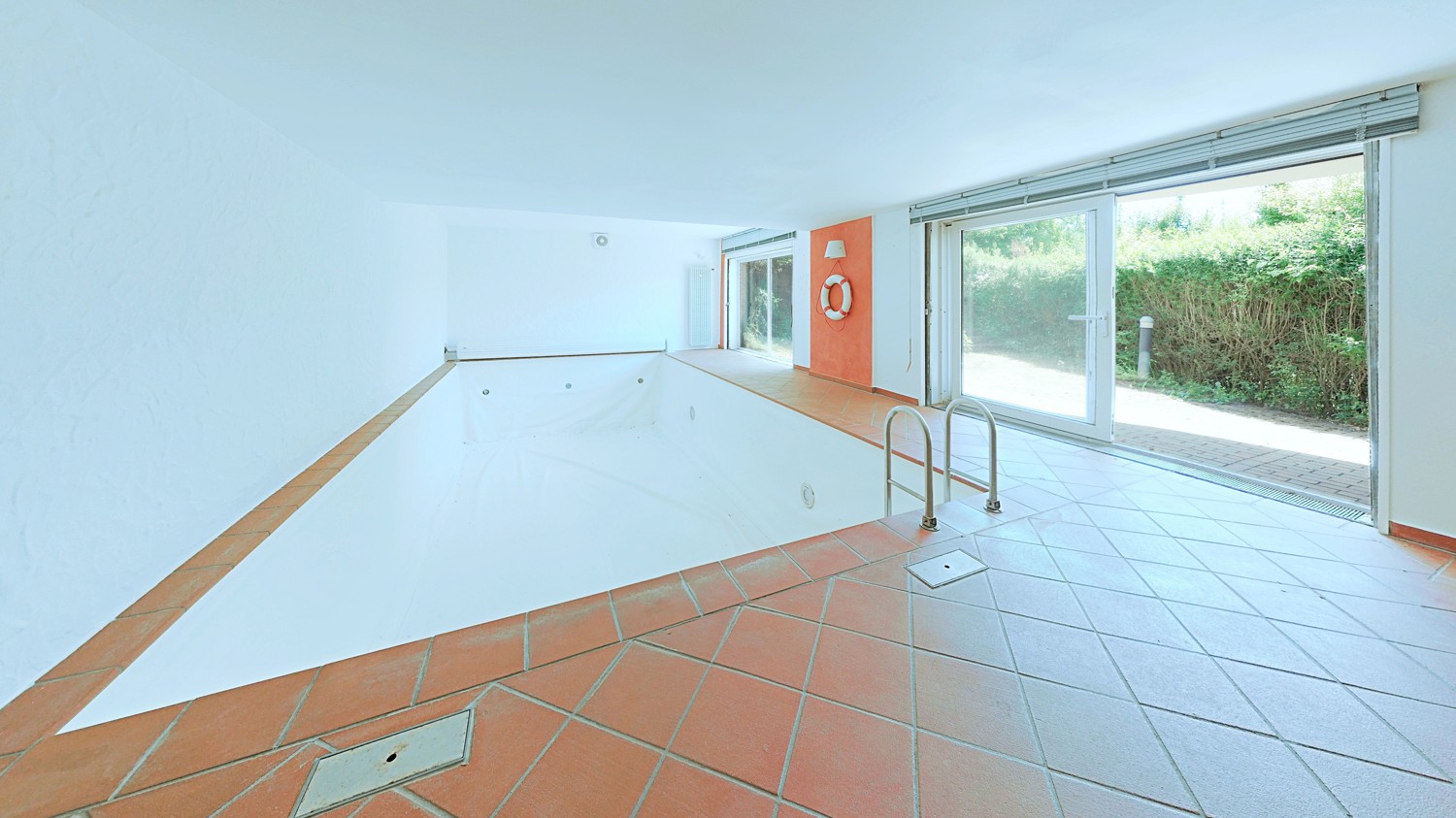 UG - Schwimmbad
