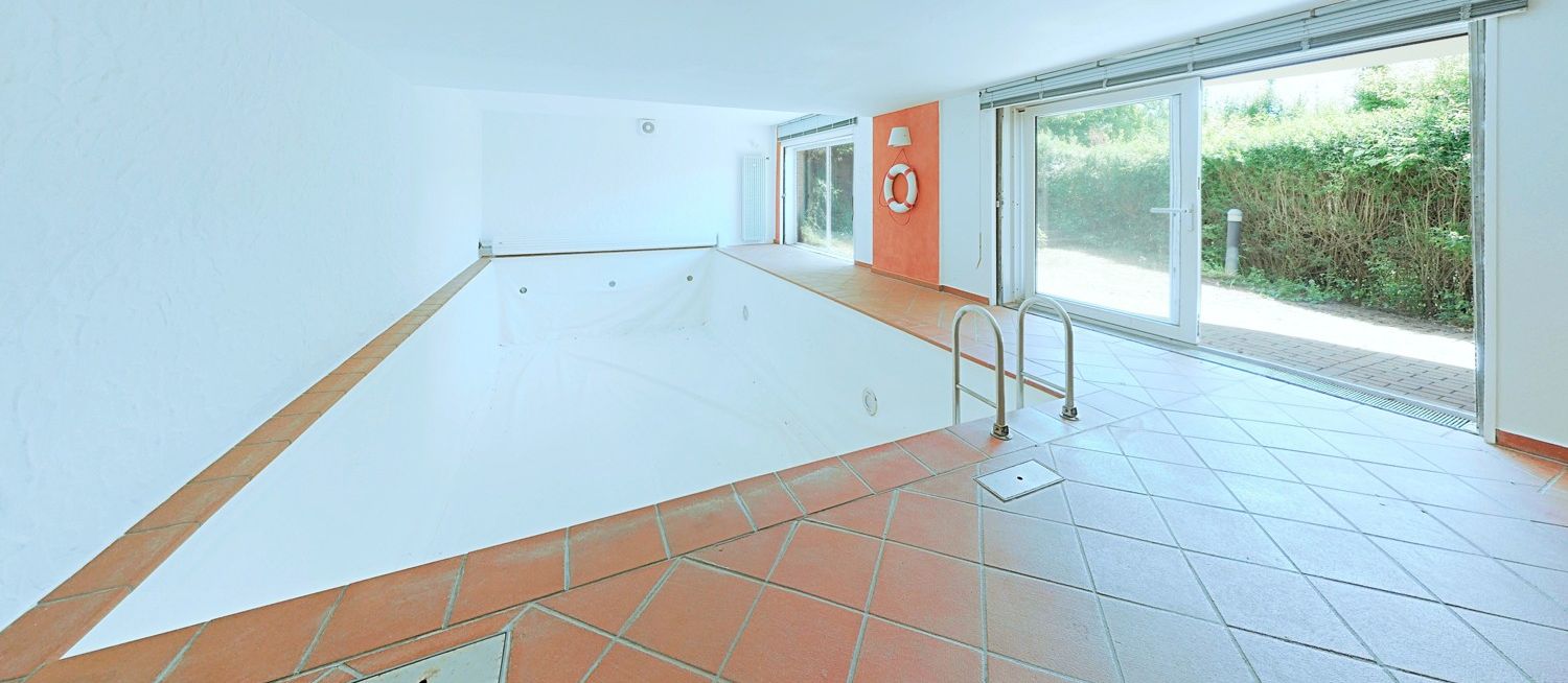 UG - Schwimmbad