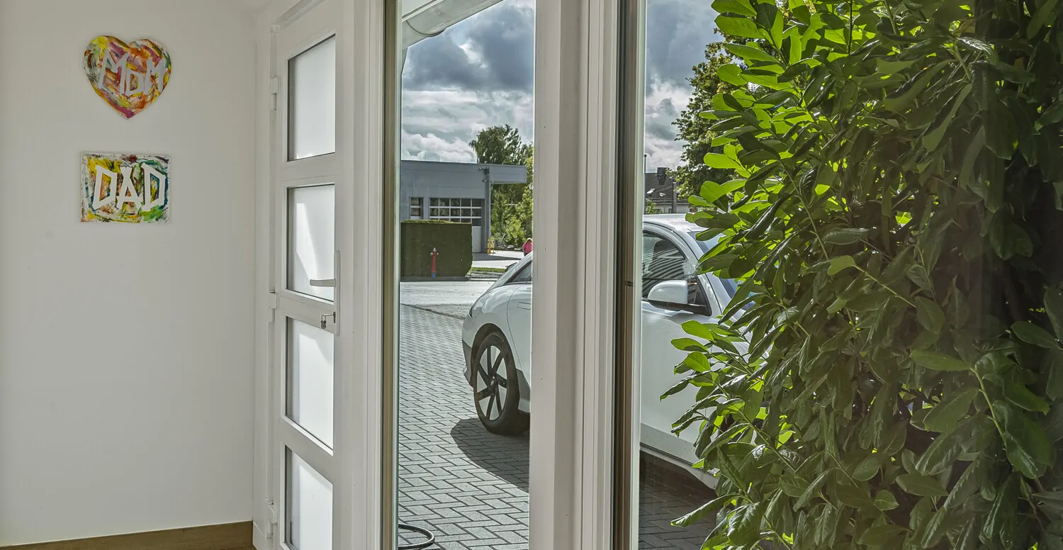 EG - Eingangsbereich vom Stellplatz