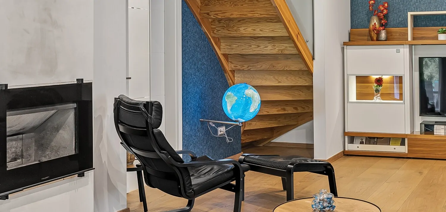 EG - Wohnzimmer mit Kamin