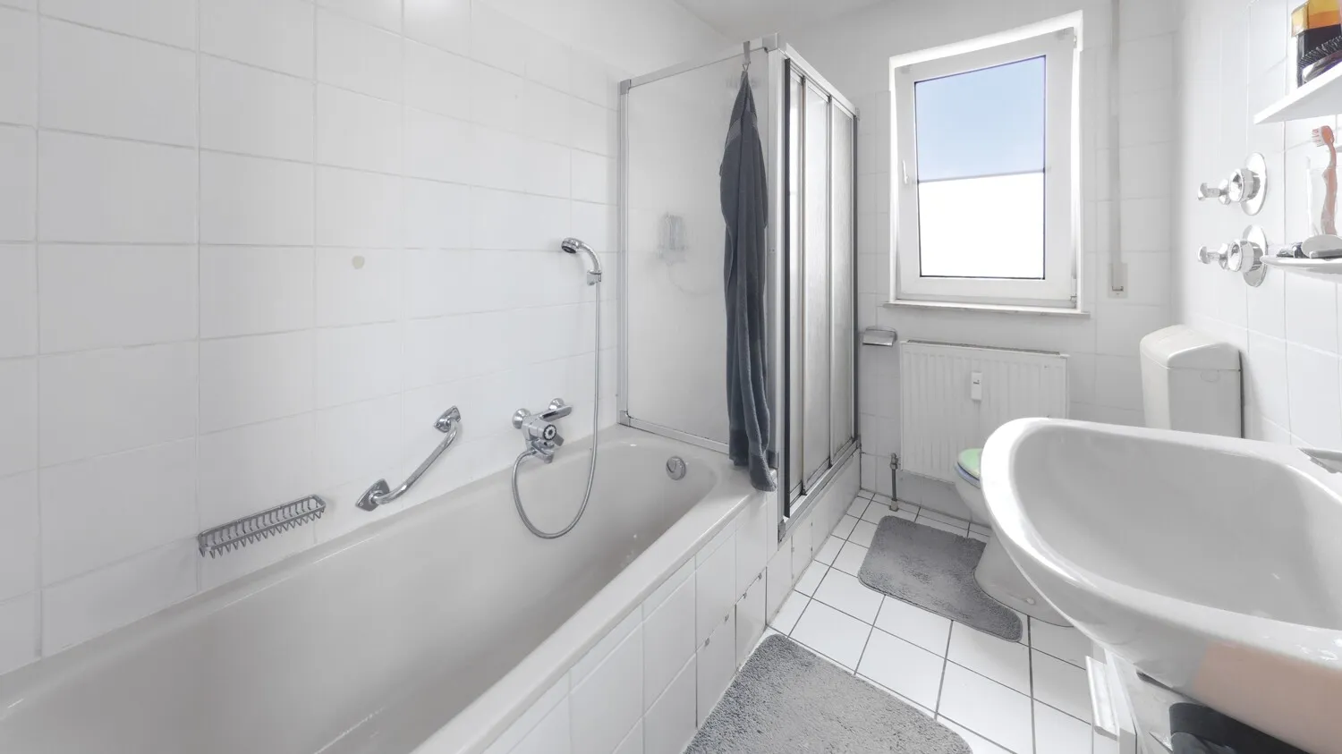 OG Links Badezimmer