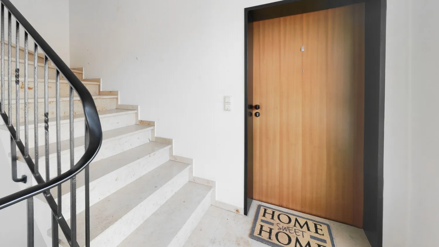 OG Links Wohnungstür