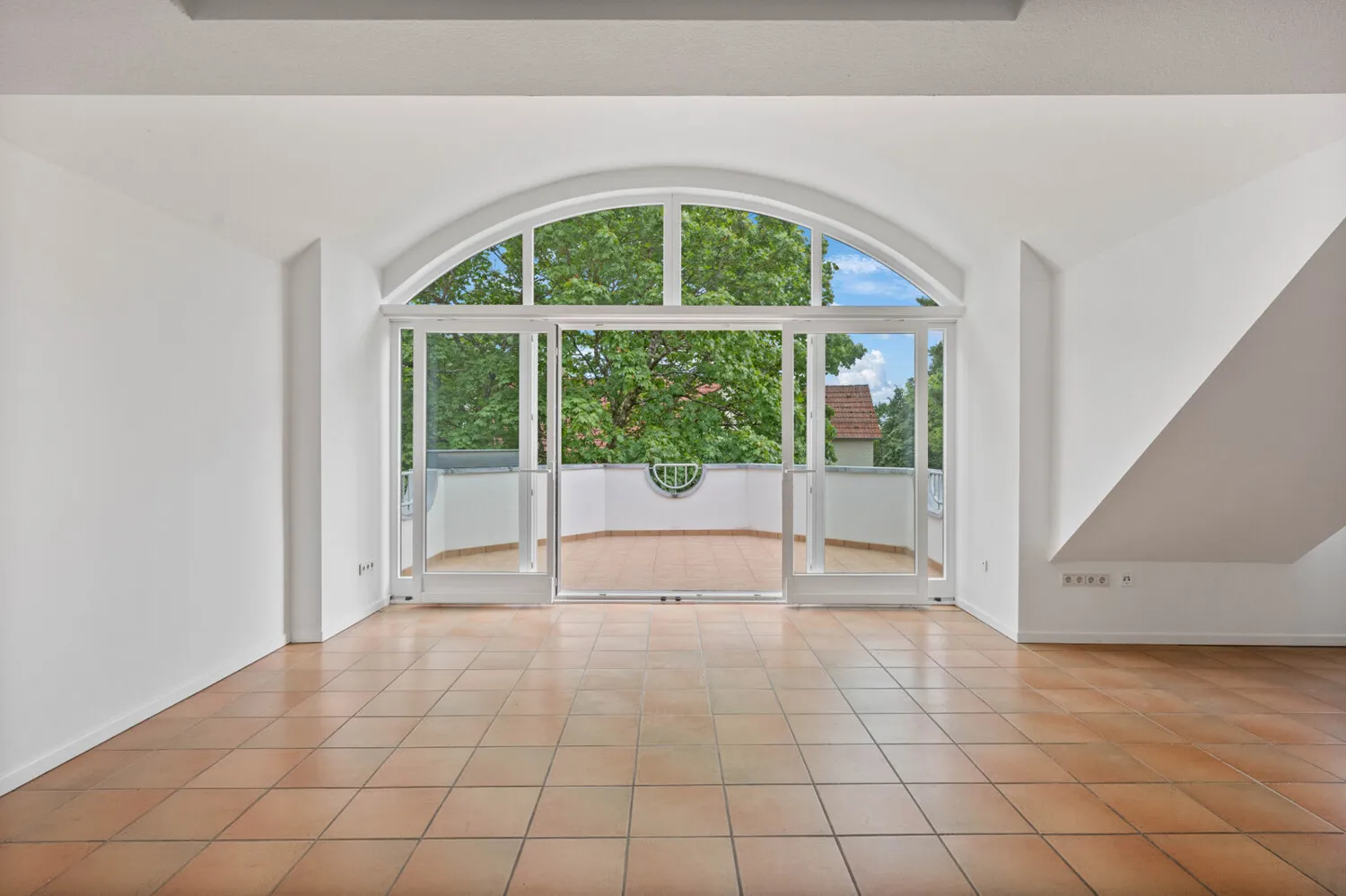 Blick zum Balkon