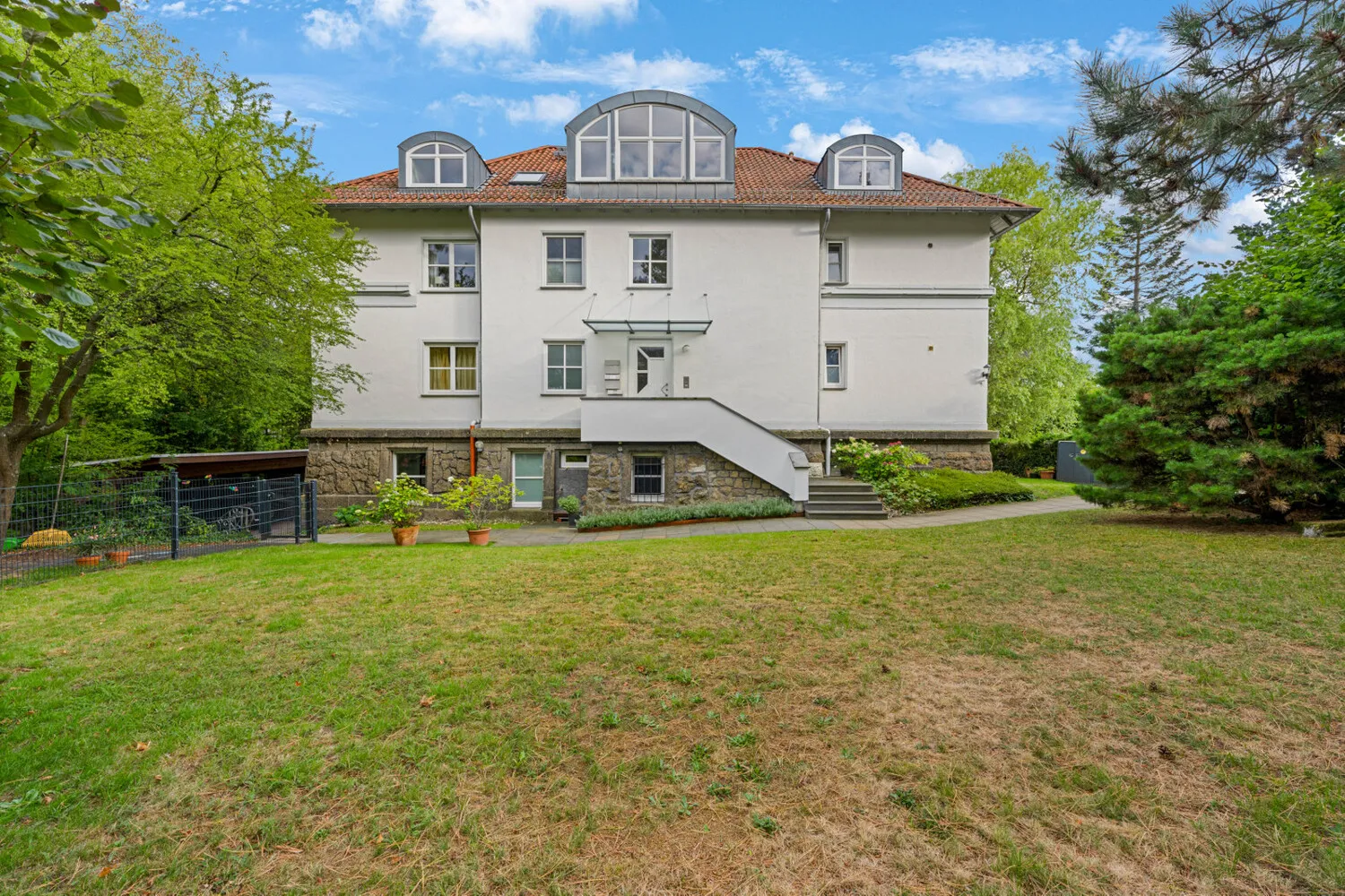 Hausansicht vom Garten