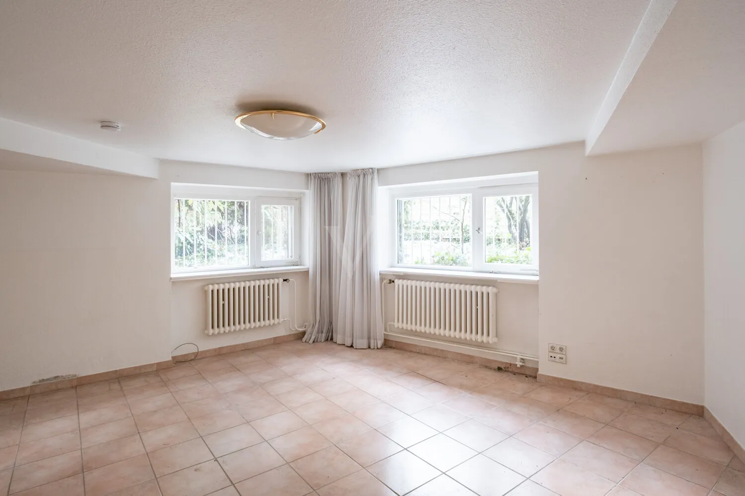 Büro UntergeschossSCF1535-HDR