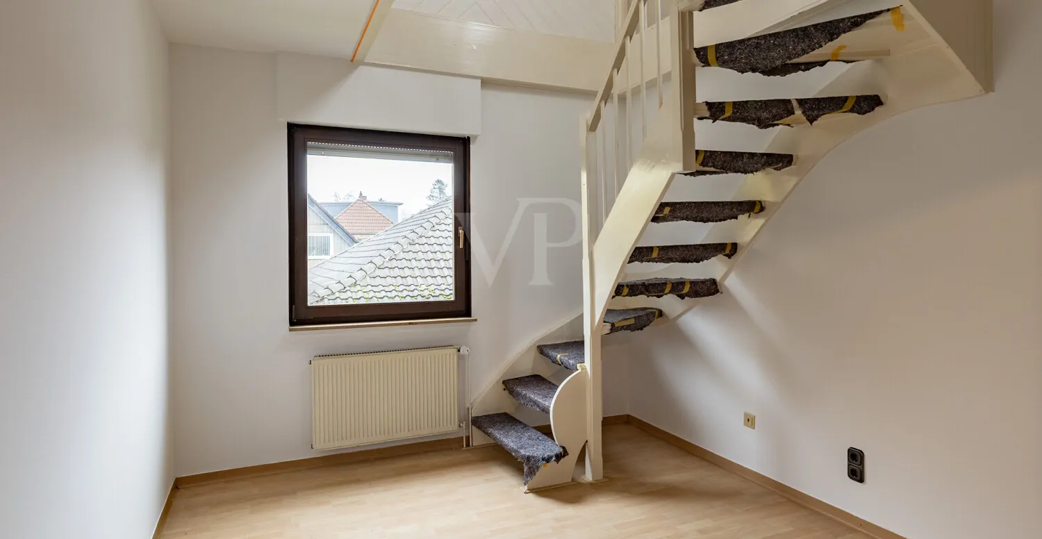 Zimmer OG mit Giebelzugang