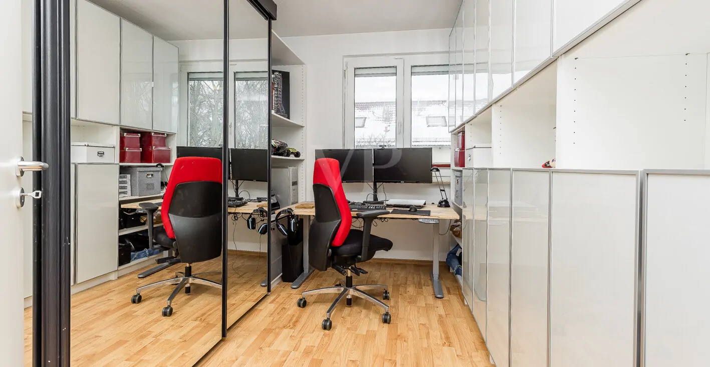 Office / Ankleide / Kinder