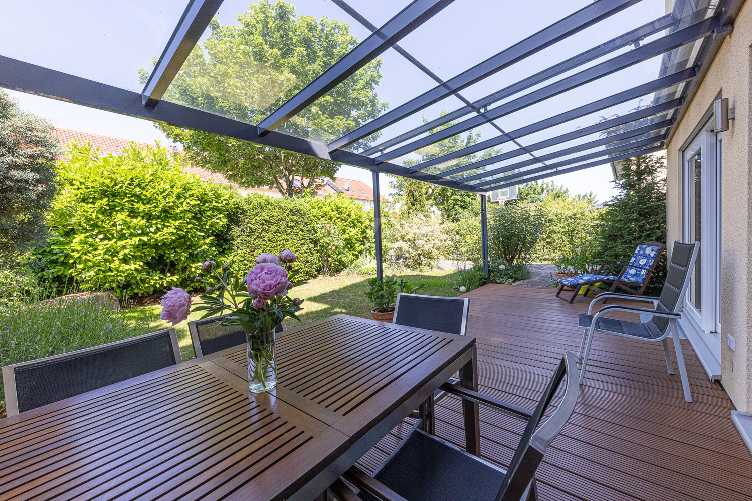 Terrasse mit Garten