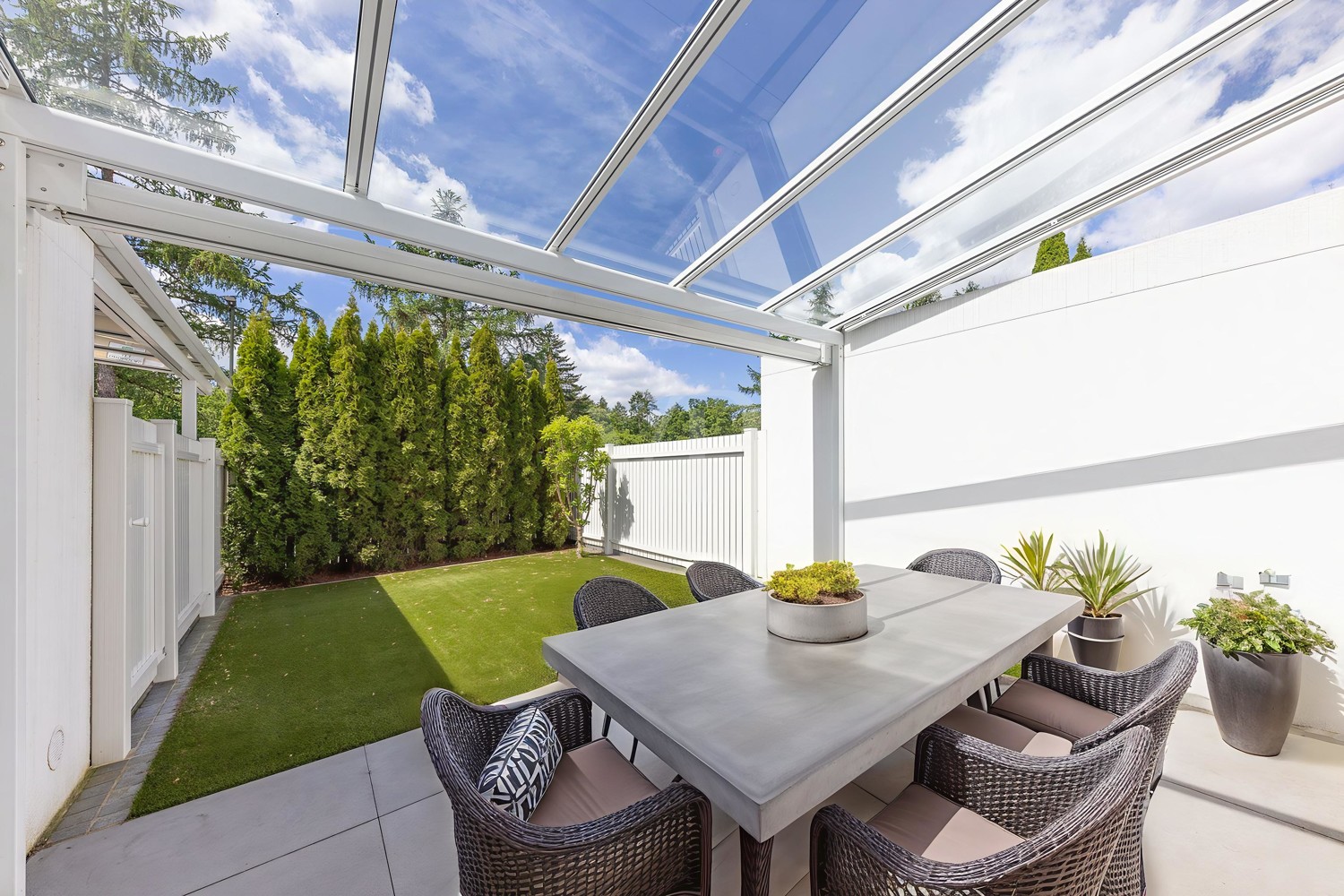 Überdachte Terrasse nach Westen - Einrichtungsbeispiel