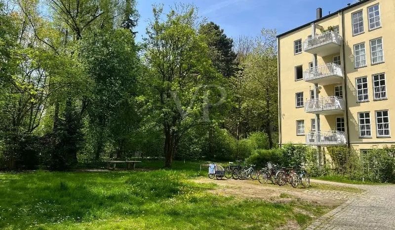 Gepflegte Außenanlage