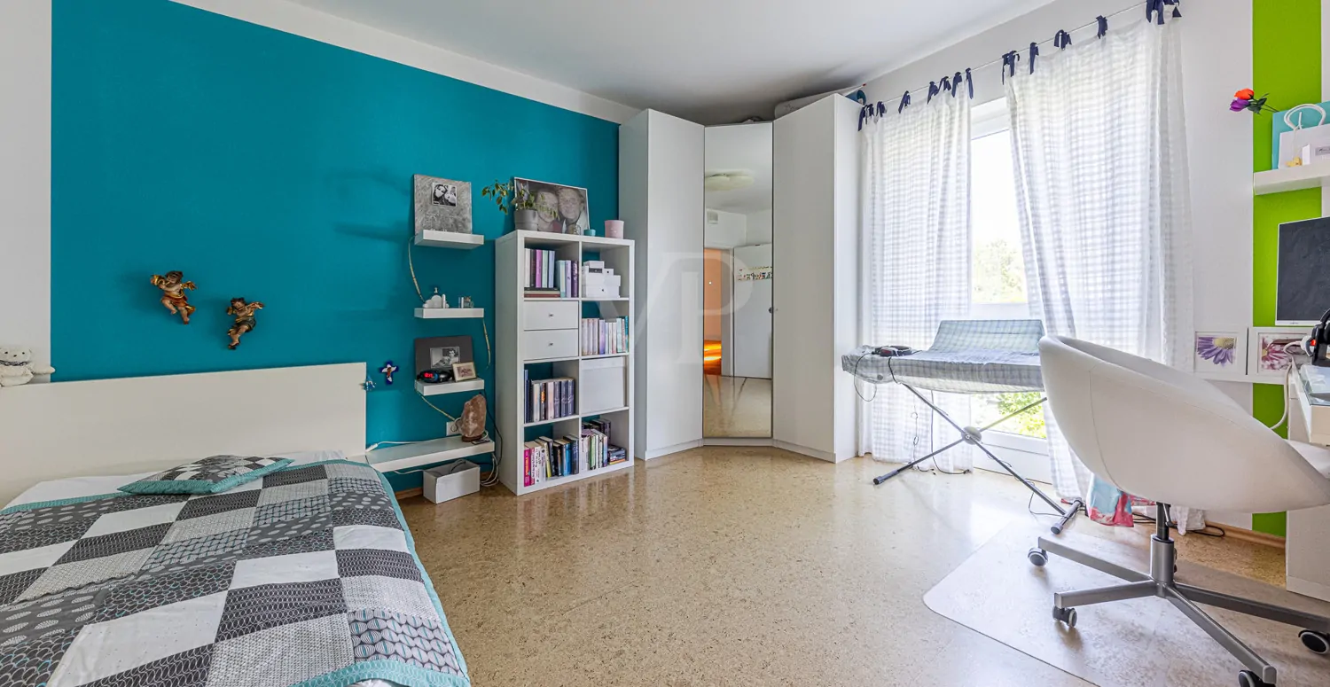 Kind 1 im Obergeschoss