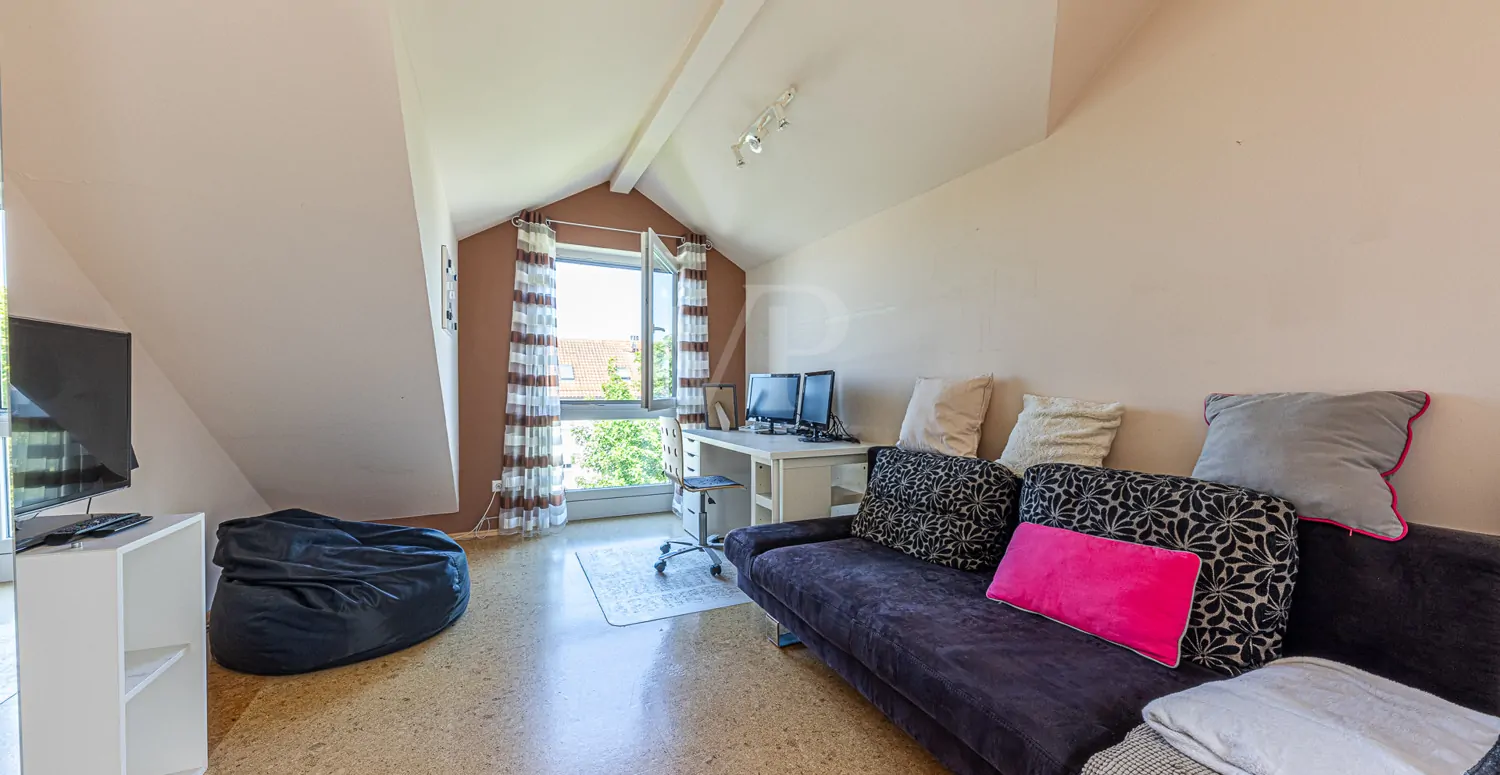 Kind 3 im Dachgeschoss